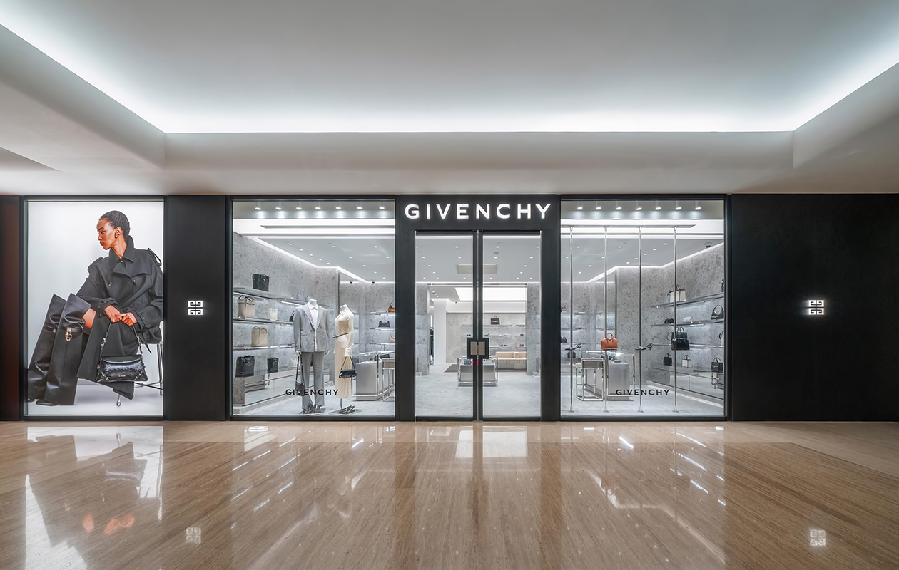 GIVENCHY